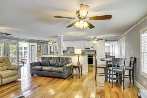 Dining Table | Dishware/Flatware