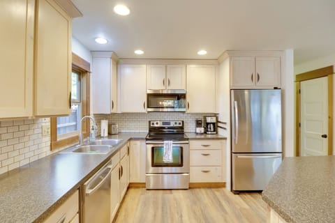 Kitchen | Drip Coffee Pot | Keurig | Toaster