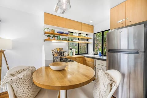 Comfortable, intimate dinings space in the kitchen with great natural light!