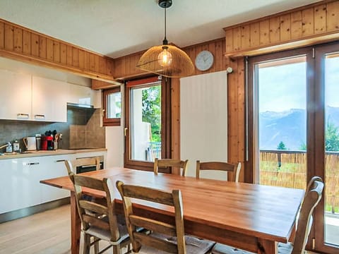 Table, Furniture, Property, Chair, Wood, Lighting, Interior Design, Window, Wood Stain