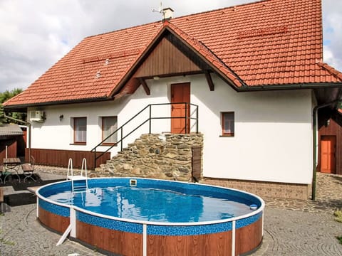 Building, Property, Window, Sky, Water, Azure, House, Plant, Architecture, Wood