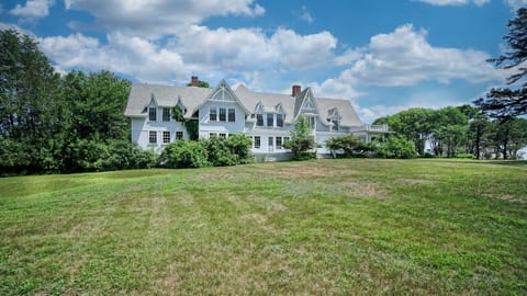 SEVEN GABLES