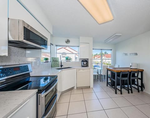 16-web-or-mls-Kitchen 1-2