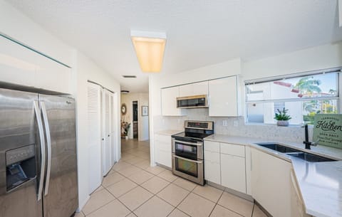 17-web-or-mls-Kitchen 2-2