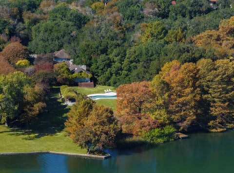 Timeless Lakeside Cabin