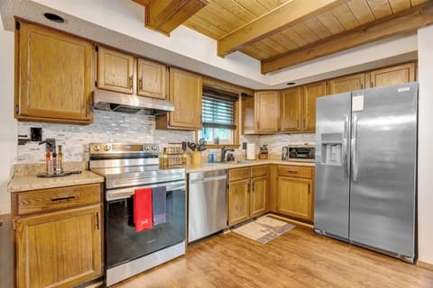 Kitchen | Cooking Basics | Dishwasher | 1st Floor