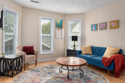 Welcome to Dahlia Apartment!