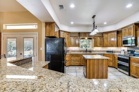 Kitchen | Dual Drip/Keurig Coffee Maker | Cooking Utensils | Dishwasher