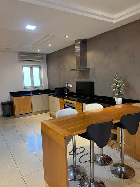 Main kitchen and bar