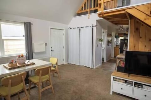 Living room/Dining room (2)