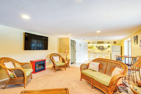 Family Room | Smart TV | Lower Level