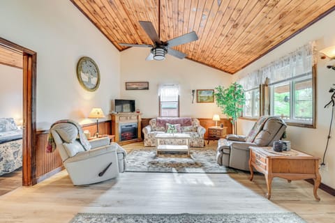 Peru Vacation Rental | 2BR | 1BA | 800 Sq Ft | Stairs Required