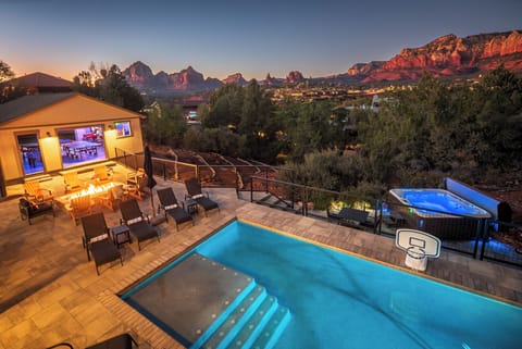 Amazing views looking across Sedona from the hilltop. Pool, Spa, Firepit. Wow