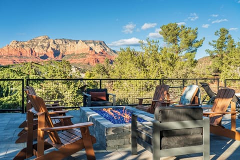 Jumbo firepit with seating and mega Red Rocks views