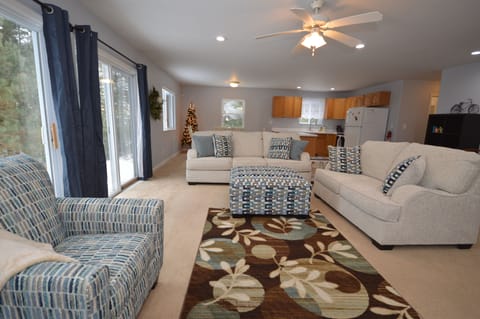 Large open floor plan with 2,000 square feet!