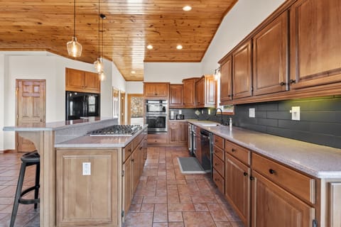 36" gas cooktop in island