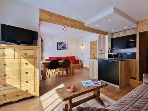 Spacious and well-designed studio, blending modern comfort with rustic charm, located just moments from the ski lifts and local amenities.