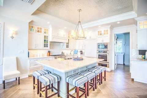 Unlimited supplies are provided with your stay to ensure you feel the abundance of luxury. We fully stocked every corner of the house so you don't have to run out and buy basic household supplies or even forgotten essentials.