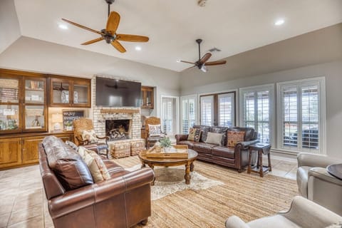 Living room w/fireplace
Gig’em Aggies!  