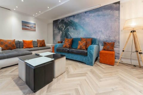 Host & Stay | The Old Coach House on Margaret Street