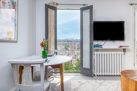 Wakefield Apartment, Brighton and Hove - Host & Stay