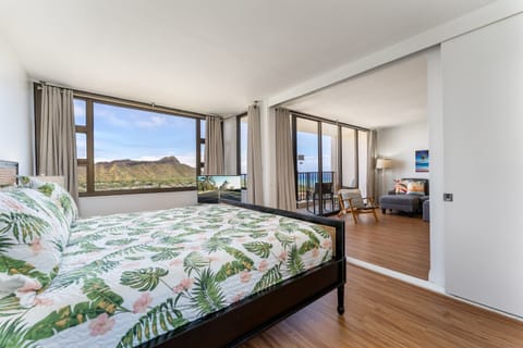 Enjoy Diamond Head and Ocean Views From Your King Sized Bed
