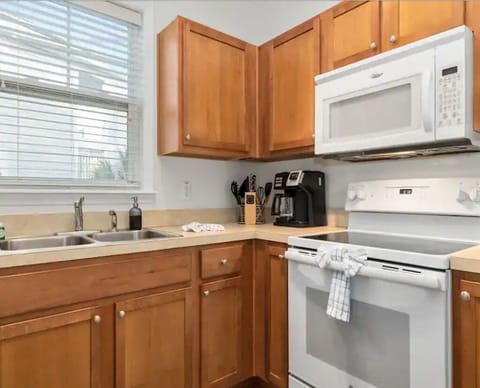 Combo Keurig and drip coffee maker