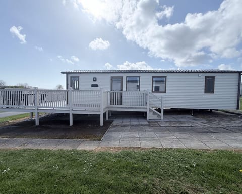 Enjoy a stay in this beautiful caravan on Sand Le Mere Holiday Park. With its decking and outside furniture you can unpack, rest and relax in the sunshine.