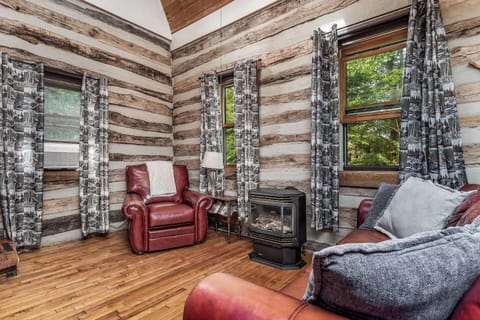 Spend nights curled up by the fire in the cosy living area.  Suitable for all seasons
