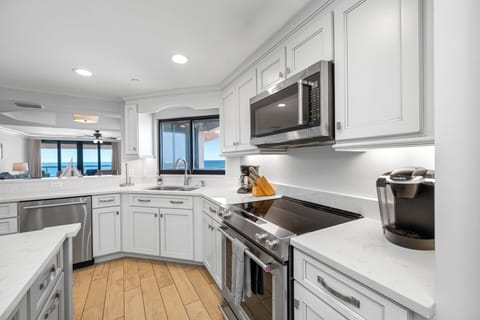Kitchen with stunning view