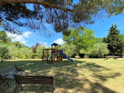 Plant, Sky, Cloud, Natural Landscape, Tree, Shade, Grass, Outdoor Bench, Land Lot, Outdoor Furniture