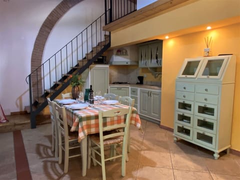 Water, Plant, Daytime, Property, Building, Swimming Pool, Azure, Tree, Sky, Architecture