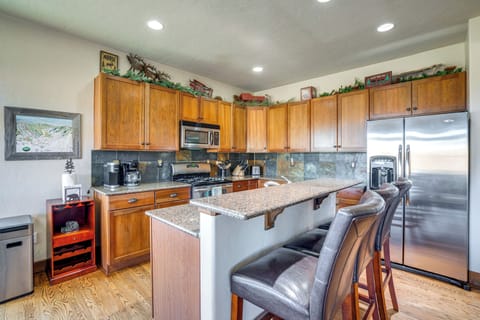 Kitchen | 1st Floor | Breakfast Bar | Cooking Basics | Dishwasher