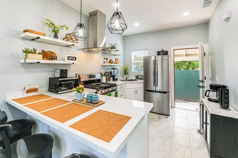 Kitchen | Breakfast Bar