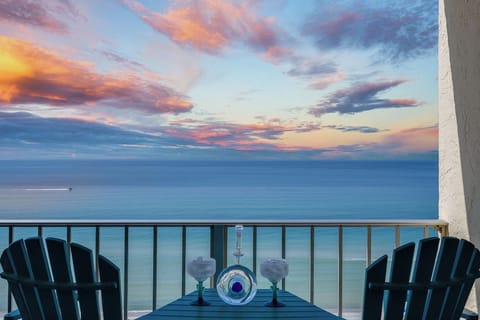 Most Amazing Sunrises and Sunsets 