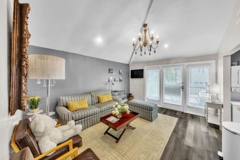 Home Decor, Architecture, Building, Furniture, Indoors