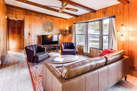 Castleford Vacation Rental | 3BR | 2BA | 1,440 Sq Ft | Stairs Required