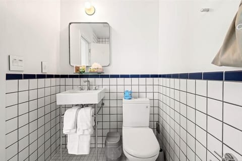 Miami Miami Beach Studio King Bathroom