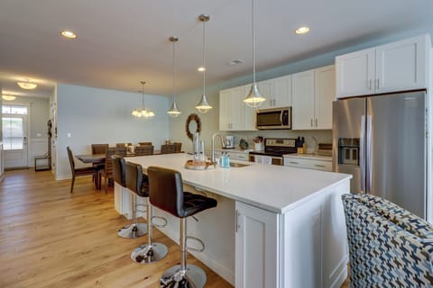 Kitchen w/ Island seating, brand new appliances, and gorgeous countertops