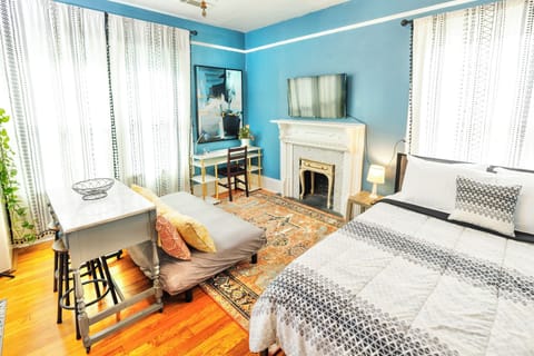Cozy Comfortable Studio Apartment great for Long Term Stays