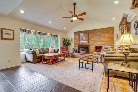 Darrington Vacation Rental | 3BR | 2.5BA | 4 Steps to Enter | 1,787 Sq Ft