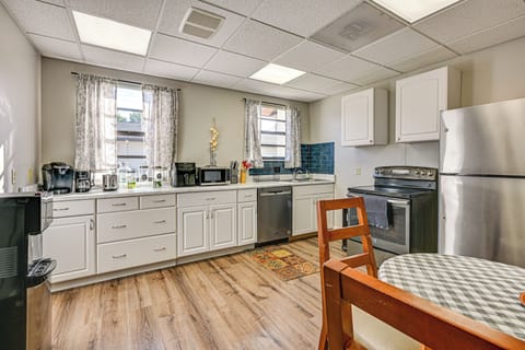 Kitchen | Keurig & Drip Coffee Makers | Air Fryer | Toaster | Cooking Basics