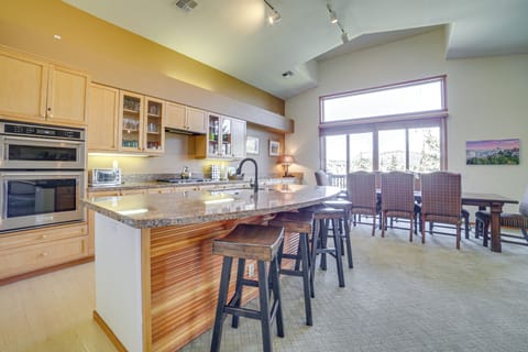 Dining Area | 2nd Floor | Dishware/Flatware | Trash Bags/Paper Towels