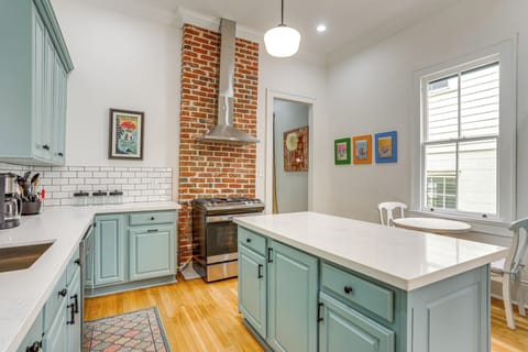 Kitchen | Dining Area | Dishware & Flatware