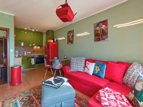 Fully equipped kitchen, dining table seats 4, sofa extends to sleep 2, SMART TV.