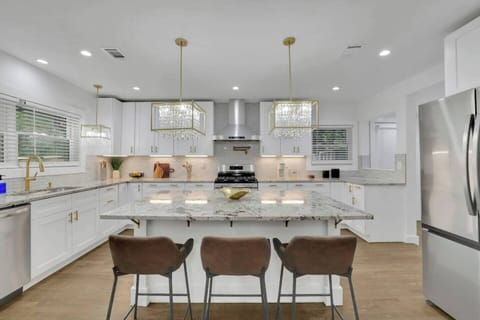 Gourmet-ready! This kitchen has everything you need.