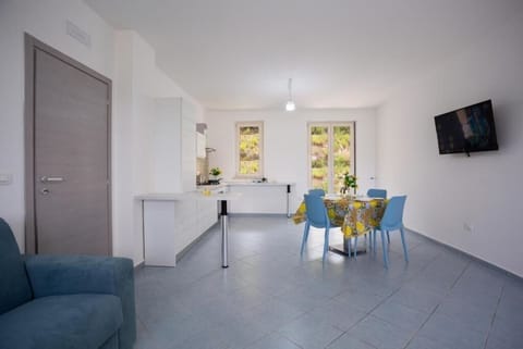 living e cucina adiacente per la convivialità