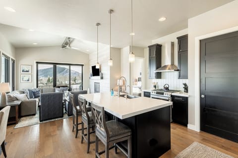 Fully Equipped Kitchen with Gas Range