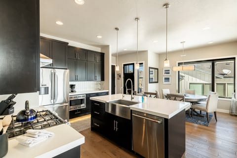 Fully Equipped Kitchen with Gas Range