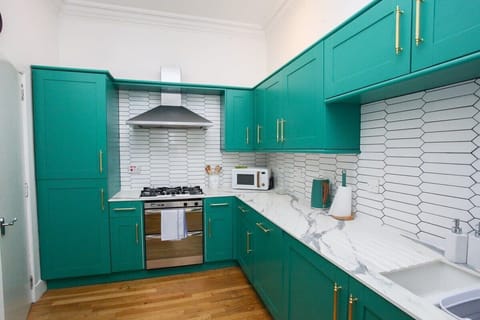 Fully equipped kitchen